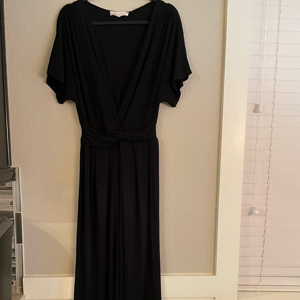 Black pant suit size L